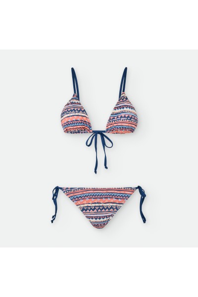 Bikini mujer triángulo étnico